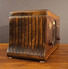 Old Antique Wood Zenith Vintage Tube Radio Converted to Retro Bluetooth Speaker