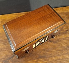 Old Antique Wood Zenith Vintage Tube Radio Converted to Retro Bluetooth Speaker