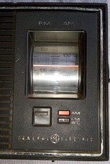 Vintage Working GE Solid State AM FM Table Radio Model T2210A General Electric