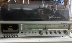 Panasonic SE-3509 Stereo, Cassette Player, AM/FM Tuner and Turntable LP, Turn On