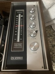 VINTAGE PANOSONIC MODEL SE-1318 PHONOGRAGH/RADIO W/BUILT IN SPEAKERS *VERY RARE*