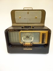 Vintage Zenith Trans-Oceanic wave magnet radio –works!