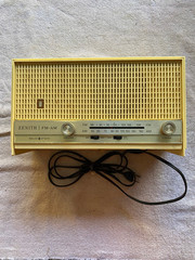 Vintage Zenith Solid State Long Distance AM/FM Radio Model A-410-W Works