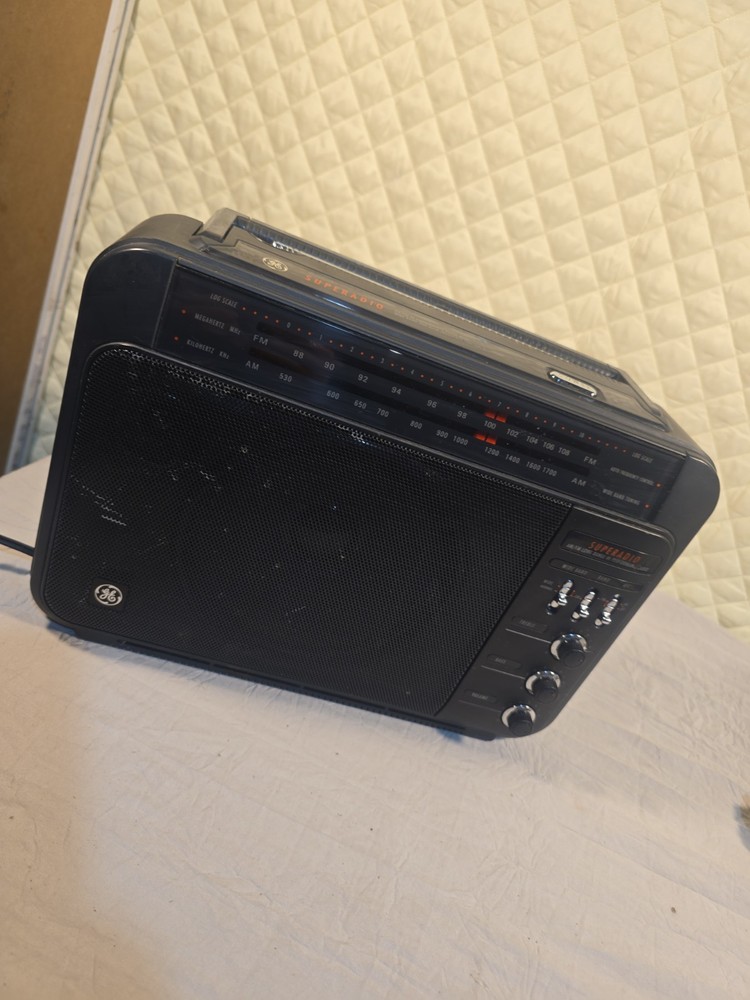 GE Super Radio III Long Range AM/FM – Black (TESTED)