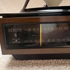 Vintage Zenith AM/FM Solid State Table Radio Mid Century Woodgrain Tested Works