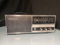Vintage MCM Magnavox Table Top Solid State Radio. Works! Plug In. Black/Chrome