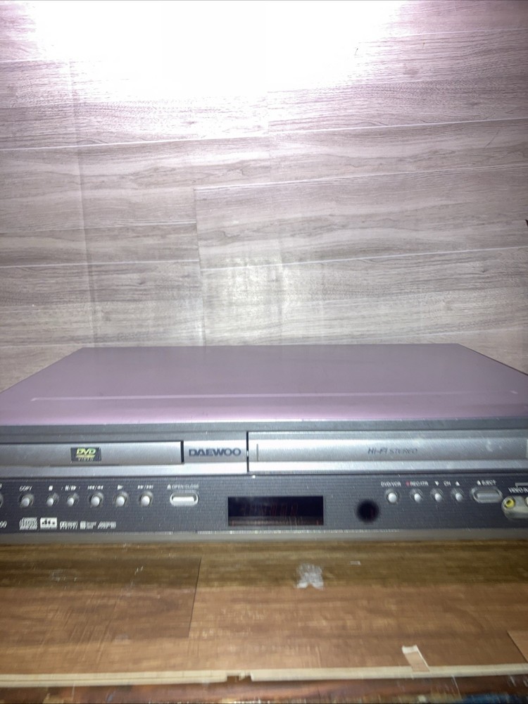 Daewoo DVC3000 Combo Player DVD/CD/VHS (VCR) /VHS-Recorder (Works!) Digital Out