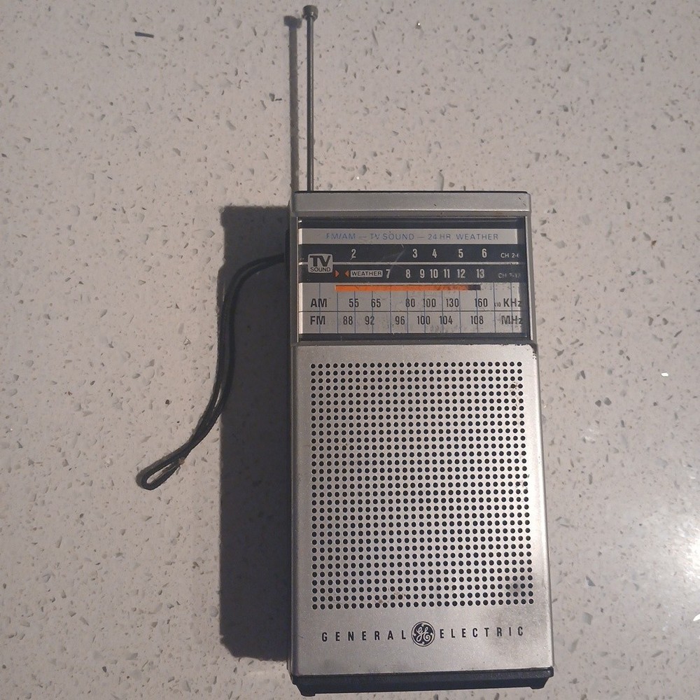 Vintage General Electric Portable Radio Model 7-2934A AM/FM/TV Sound/Weather