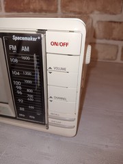 GE Spacemaker Color TV AM/FM Radio 7-7660A Portable 5′ Screen Vintage Working