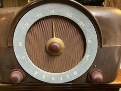 Vintage 1951“Working” Zenith Bakelite COBRA-MATIC Tube Radio Phonograph M- H664