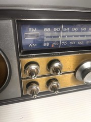 1960’s SYLVANIA RM-300R AM/FM radio w/wood & metal case -Works & sounds good!