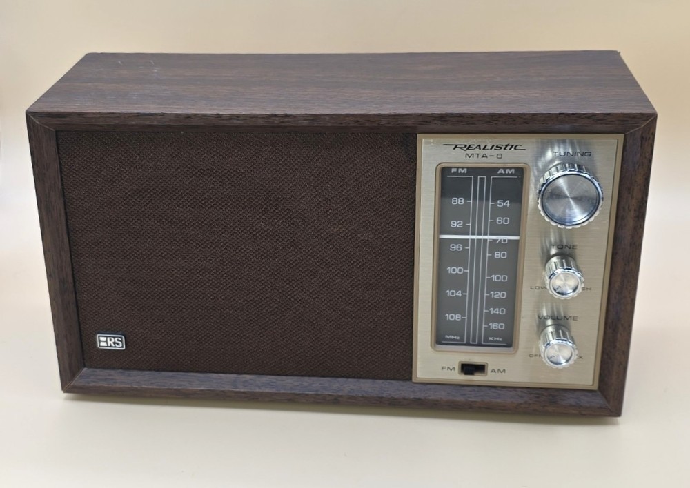 Realistic Model No. 12-689 MTA-8 Series AM/FM Radio Tested Works Great Condition