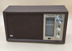 Realistic Model No. 12-689 MTA-8 Series AM/FM Radio Tested Works Great Condition