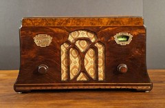 Old Antique Wood Zenith Vintage Tube Radio Converted to Retro Bluetooth Speaker