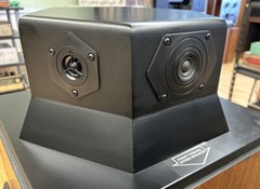 DBX SF1A SPEAKERS WITH MODEL 1A CONTROLLER GREAT CONDITON