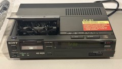 Sony 8 EV-S1 8mm digital w/remote -Powers up, doesn’t play on screen, see video