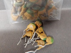 RMC 560pf Ceramic Disc Capacitors 0.26″ Dia. Qty 100 NOS Unknown Voltage Z5U