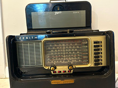 Zenith L600 Trans-Oceanic Wave-Magnet Tube Radio (not tested)