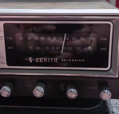Vintage Zenith Circle of Sound AM/FM Clock Radio (K472W) – Working Radio, 1970s