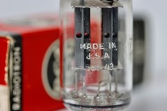 1950s RCA USA 12AU7A ECC82 7030 LONG-PLATE SINGLE-TUBE HOLY-GRAIL “D-GETTER” NOS