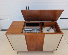 Mid Century Modern Zenith Stereo Console Record Player SFF2560W 1961 All-tube