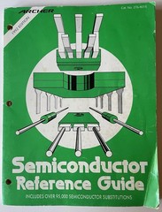 Radio Shack Semiconductor reference book VG condition 1992 Edition #276-4015