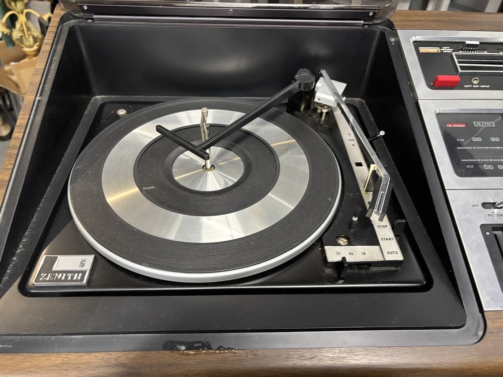 Zenith Allegro 3000 ‘Wedge’ Sound System – With Speakers ￼