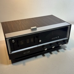 FOR REPAIR Zenith Model C472W-3 Vintage AM-FM Flip Clock Radio Alarm RADIO WORKS