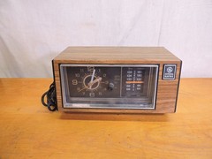 General electric Model 7-4553D Clock Radio from the 70s.