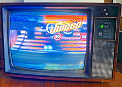 Vintage 1989 Zenith 19” Space Command TV Wood grain Works SF1911W2 – Works