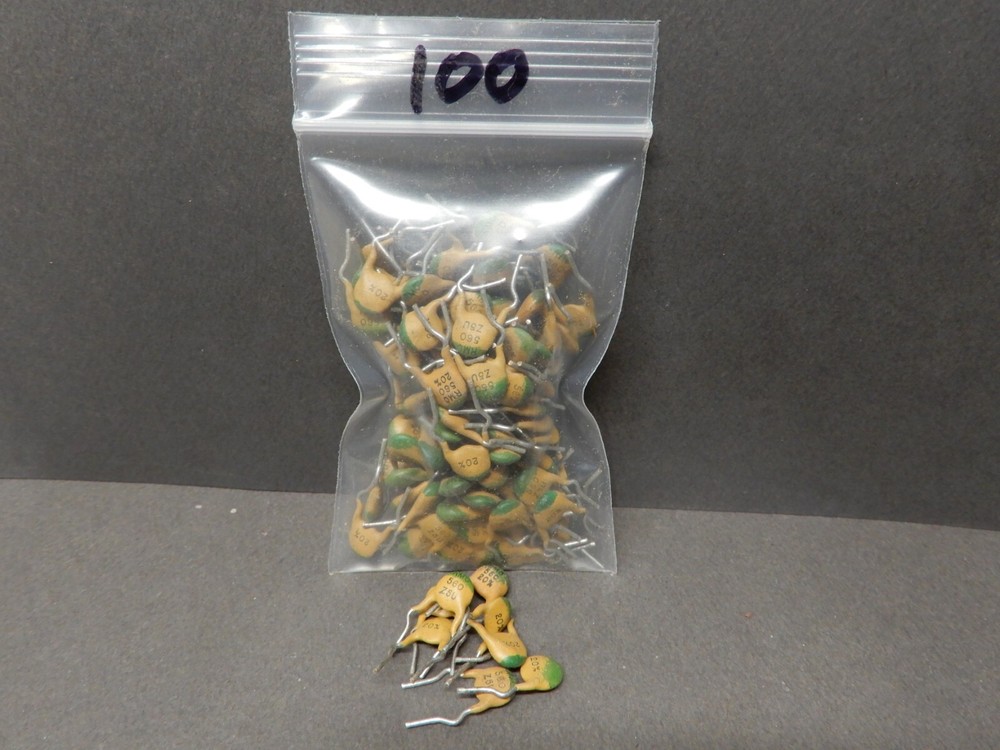 RMC 560pf Ceramic Disc Capacitors 0.26″ Dia. Qty 100 NOS Unknown Voltage Z5U