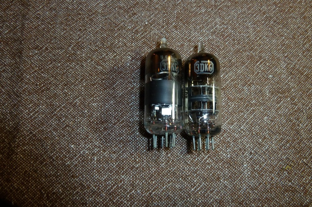 2 – 3DK6 Glass Amplifier Vacuum Tubes Item #424