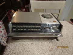 Vintage 1968 Zenith Royal 72 R72JZ AM/FM Radio Sold Parts or Repair