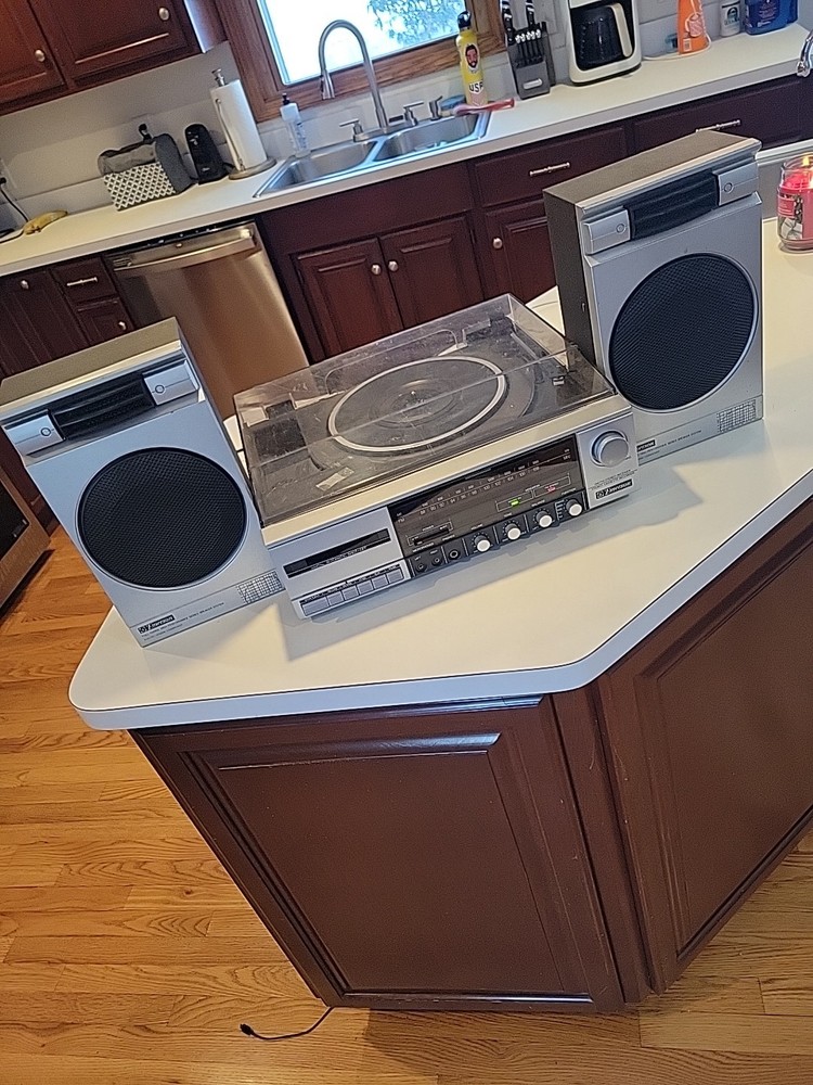 Emerson M2405 AM/FM Stereo Receiver With Speakers 60-1100 Works Except Cassette