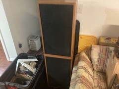 VINTAGE MARANTZ 2235 stereo receiver works well needs back blue lights speakers?