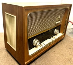 Vintage 1958 Grundig 2066 Tabletop Radio West Germany AM-FM-SW