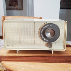 Vintage 1965 General Electric “GE” Radio Model T-1110A