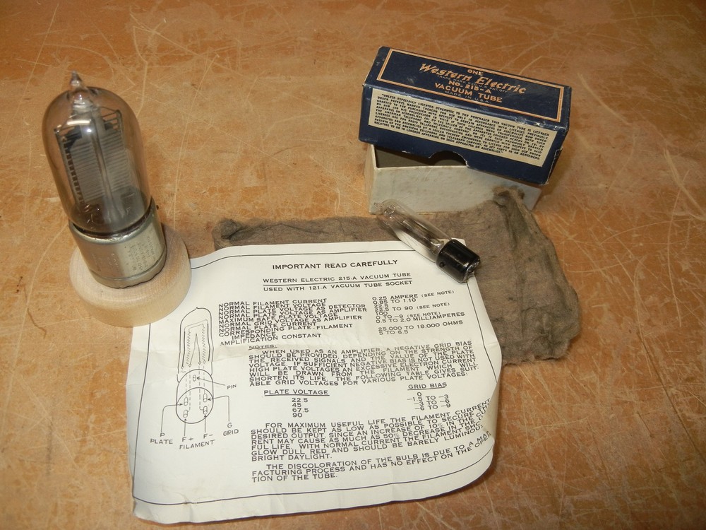 Western Electric WWI VT-1 and NIB 215-A , radio tubes, Ham Estate, Nice, Rare