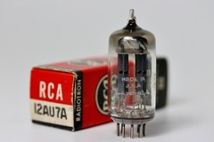 1950s RCA USA 12AU7A ECC82 7030 LONG-PLATE SINGLE-TUBE HOLY-GRAIL “D-GETTER” NOS