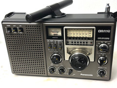 Panasonic 8BAND FM/AM/ SW1-6 Receiver, Model No RF-2200 , Tested/Works..