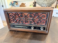 E1 Magnavox 15″ Radio Vintage Wood Case AM FM model 1R1727 USA