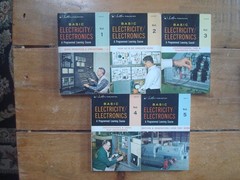 1970s Basic Electricity/Electronics. A Programmed Learning Course Books (5)