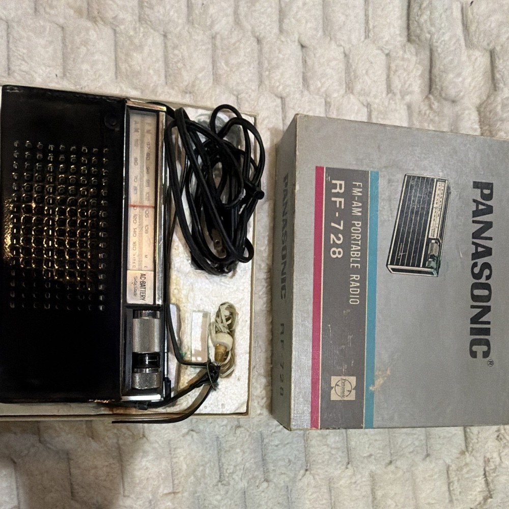 WORKING! Vintage Panasonic RF-728 FM-AM Portable Radio – Solid State AC/Battery