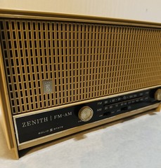 Vintage Zenith Solid State Long Distance AM/FM Radio Model A-410-W – Works!