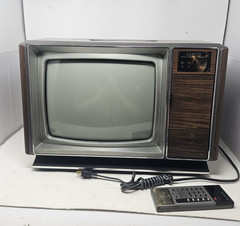 Zenith Space Command 1985 13″ CRT TV Model SA1319W2 w/ Remote – 100% Working!
