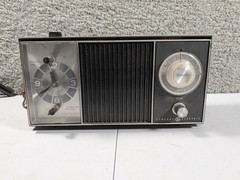 General Electric Solid State Dial Analog Clock Radio Wood Grain Vintage Untested