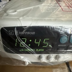 Vintage Emerson Under Cabinet Model CK5965 AM-FM Radio Clock Space Saver Timer