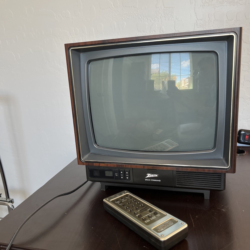 Zenith Space Command Color CRT TV SE1315W 13″ Color Retro Gaming Wood Grain