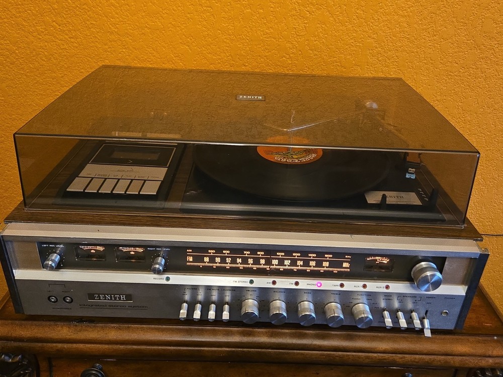 Vintage 1970s Zenith Integrated Stereo Turntable Cassette | Model IS4070