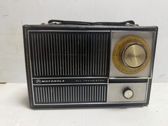 Vintage 1967 Motorola Transistor XP68BE Portable AM Radio Leather